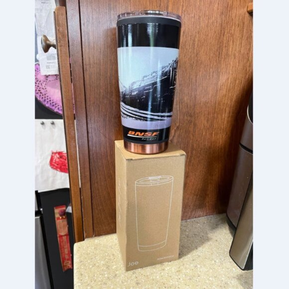 NEW BNSF Railway 20Oz Double Wall Stainless Steel Copper Line Tumbler - Picture 6 of 6